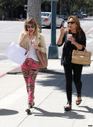 th_657173885_EmmaRoberts07062012EatingIceCreaminBeverlyHills21_122_139lo.jpg