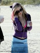 Avril Lavigne bikini pics