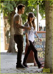 th_710663177_megan_fox_brian_austin_green_little_doms_01_122_183lo.jpg