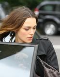 th_83731_Keira_Knightley_Rushes_from_Her_Home_to_a_Car_in_London_7-13-07_9_122_221lo.JPG