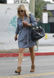 th_03181_Reese_Witherspoon_Out_for_Lunch_in_Brentwood_October_22_2012_079_122_237lo.jpg
