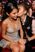 th_770853863_SelenaGomez_TeenChoiceAwards2_122_258lo.jpg