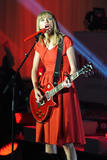 th_49743_Preppie_Taylor_Swift_turns_on_the_Westfield_Christmas_Lights_52_122_337lo.jpg