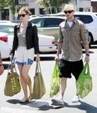 th_71839_Preppie_-_Jessica_Biel_shopping_at_Whole_Foods_in_Brentwood_-_July_4_2009_6237_122_404lo.jpg