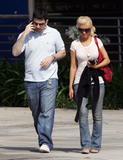 th_24416_Christina_Aguilera_out_and_about_in_LA_30.5.2007_08_122_422lo.jpg