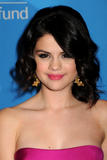 th_62879_Selena_Gomez_-_UNICEF_Ball_Honoring_Jerry_Weintraub_in_Beverly_Hills_-_December_10_2009_013_122_438lo.jpg