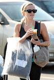 th_62502_reese-witherspoon-leaving-her-gym-in-brentwood-20090918-6_122_469lo.jpg