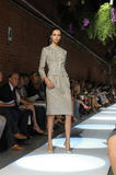 th_22103_md-fashionledge.com-ss06-rtw-newyork-w-mischka-003-pua5oium_122_621lo.jpg