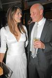 th_33212_elizabeth_hurley_charity_party_tikipeter_celebritycity_002_122_63lo.jpg