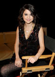 th_38353_selena_gomez_tikipeter_celebritycity_002_123_716lo.jpg