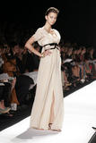 th_23834_md-fashionledge.com-ss07-rtw-newyork-w-herrera-004-1bm7ha7j_122_942lo.jpg