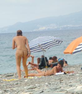 Voyeur of Naked Beach Sluts 01 x75-g1knh8vnj4.jpg