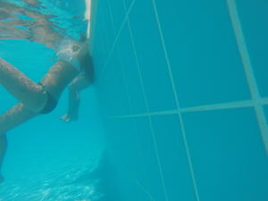 Teen Bikini Swimming Pool Candids -k4gdo0a4vd.jpg