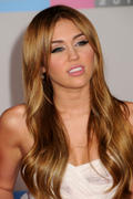 http://img137.imagevenue.com/loc476/th_27612_Miley_Cyrus_The_2010_American_Music_Awards8_122_476lo.jpg