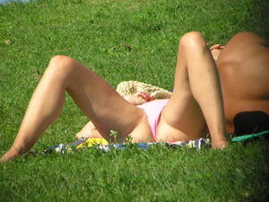 Spying-MILF-Pink-Bikini-In-Park-x10-p1lt7lgsaj.jpg