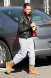 http://img137.imagevenue.com/loc607/th_15418_Ashley_Tisdale_2008-11-19_-_out_and_about_in_LA_6117_122_607lo.jpg